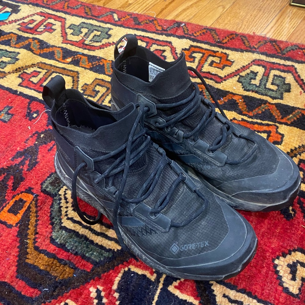 GORE-TEX Black Athletic women's Shoes